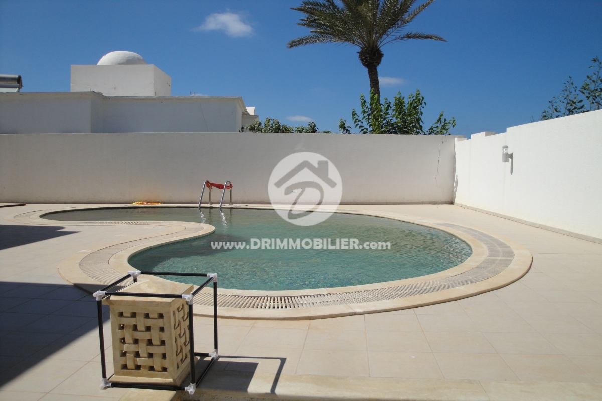 L 121 -                            بيع
                           Villa avec piscine Djerba